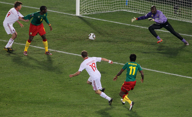 Dennis Rommedahl scores for Denmark.